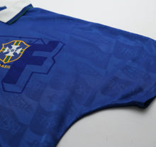 Load image into Gallery viewer, 1991/93 BRAZIL Vintage Umbro Away Football Shirt (L)5
