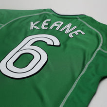 Load image into Gallery viewer, 2002/03 Roy Keane #6 Ireland Vintage Umbro Home Football Shirt (M) 2002 WC8
