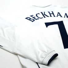 Load image into Gallery viewer, 2001/03 BECKHAM #7 England Vintage Umbro L/S Home Greece Football Shirt (L)15
