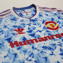 Load image into Gallery viewer, 2020/21 Manchester United Human Race adidas Football Shirt (M)5
