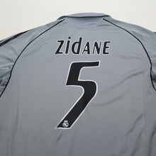 Load image into Gallery viewer, 2005/06 Zidane #5 Real Madrid Vintag adidas Third Football Shirt (M)8
