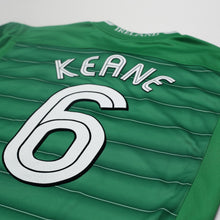 Load image into Gallery viewer, 2003/04 Roy Keane #6 Ireland Vintage Umbro Home Football Shirt (M)
