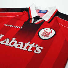 Load image into Gallery viewer, 1996/98 Pearce #3 Nottingham Forest Vintage Umbro Home Football Shirt (M)4
