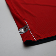 Load image into Gallery viewer, 2004/06 Beckham #7 England Vintage Umbro Away Football Shirt (M) EURO 200411
