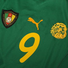 Load image into Gallery viewer, 2002 Eto'o #9 Cameroon Vintage PUMA Football Shirt Vest (M) World Cup6
