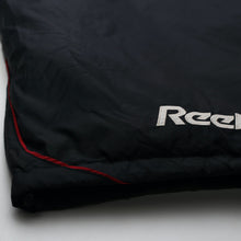 Load image into Gallery viewer, 2002/04 LIVERPOOL Vintage Reebok Padded Football Bench Coat Jacket (S/M)13
