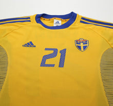 Load image into Gallery viewer, 2002/03 IBRAHIMOVIC #21 Sweden Vintage adidas WC 02 Home Football Shirt (XL)
