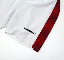 Load image into Gallery viewer, 1996/98 MANCHESTER UNITED Vintage Umbro Home Football Shorts (30 Waist)2
