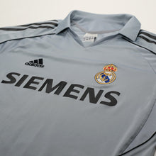 Load image into Gallery viewer, 2005/06 Zidane #5 Real Madrid Vintag adidas Third Football Shirt (M)4
