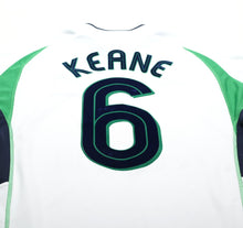Load image into Gallery viewer, 2002/03 KEANE #6 Ireland Vintage Umbro L/S Away Football Shirt (M)

