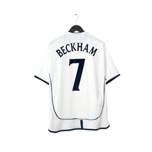 Load image into Gallery viewer, 2001/03 Beckham #7 England Vintage Umbro Home Greece Football Shirt (XL)1
