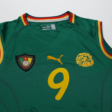 Load image into Gallery viewer, 2002 Eto'o #9 Cameroon Vintage PUMA Football Shirt Vest (M) World Cup5
