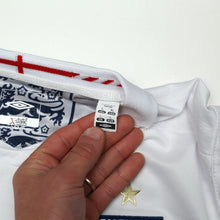 Load image into Gallery viewer, 2005/07 Gerrard #4 England Vintage Umbro Home Football Shirt (L) WC 200615
