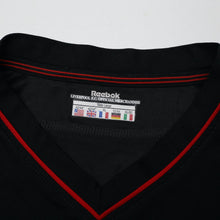 Load image into Gallery viewer, 2002/04 Gerrard #17 Liverpool Vintage Reebok Away Football Shirt (L)13
