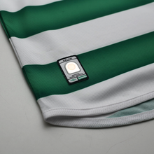Load image into Gallery viewer, 2003/04 Larsson #7 Celtic Vintage Umbro European Home Football Shirt (M)6
