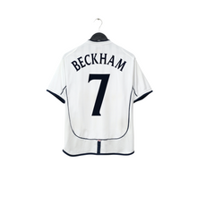 Load image into Gallery viewer, 2001/03 Beckham #7 England Vintage Umbro Home Greece Football Shirt (M)1
