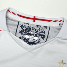 Load image into Gallery viewer, 2005/07 Gerrard #4 England Vintage Umbro Home Football Shirt (L) WC 200614
