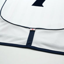 Load image into Gallery viewer, 2001/03 BECKHAM #7 England Vintage Umbro L/S Home Greece Football Shirt (S)15
