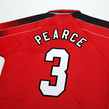 Load image into Gallery viewer, 1996/98 Pearce #3 Nottingham Forest Vintage Umbro Home Football Shirt (M)10
