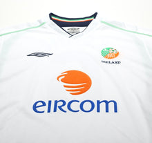 Load image into Gallery viewer, 2002/03 KEANE #6 Ireland Vintage Umbro L/S Away Football Shirt (M)
