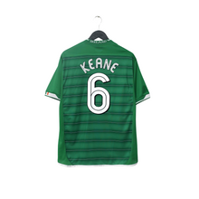 Load image into Gallery viewer, 2003/04 Roy Keane #6 Ireland Vintage Umbro Home Football Shirt (M)
