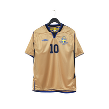 Load image into Gallery viewer, 2004/05 Ibrahimovic #10 Sweden Vintage Umbro Centenary Football Shirt (M/L)0
