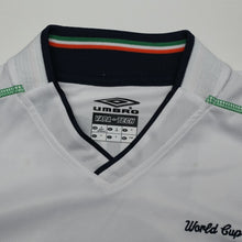 Load image into Gallery viewer, 2002/03 Duff #9 Ireland Vintage Umbro Home Football Shirt (S)13
