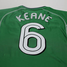 Load image into Gallery viewer, 2002/03 Roy Keane #6 Ireland Vintage Umbro Home Football Shirt (M) 2002 WC7
