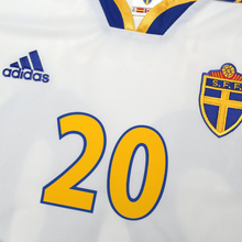 Load image into Gallery viewer, 2000/02 Larsson #20 Sweden Vintage adidas Away Football Shirt (XL) Euro 20006
