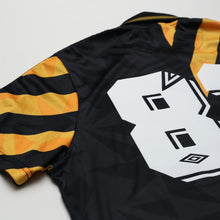 Load image into Gallery viewer, 2021 Factory Records x Umbro "Madchester" Retro Football Shirt (L) #82 Haçienda12

