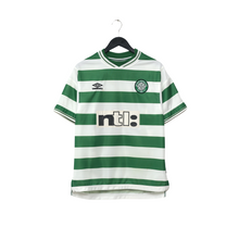 Load image into Gallery viewer, 1999/01 Viduka #36 Celtic Vintage Umbro Home Football Shirt (M)1
