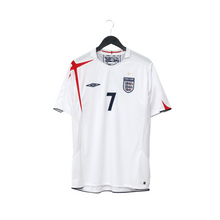 Load image into Gallery viewer, 2005/07 Beckham #7 England Vintage Umbro Home Football Shirt (L) WC 20061
