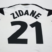 Load image into Gallery viewer, 1998/99 Zidane #21 Juventus Vintage Kappa Away Football Shirt (L)10
