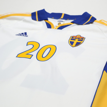 Load image into Gallery viewer, 2000/02 Larsson #20 Sweden Vintage adidas Away Football Shirt (XL) Euro 20004
