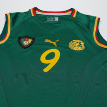 Load image into Gallery viewer, 2002 Eto'o #9 Cameroon Vintage PUMA Football Shirt Vest (M) World Cup3
