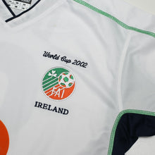 Load image into Gallery viewer, 2002/03 Duff #9 Ireland Vintage Umbro Home Football Shirt (S)6
