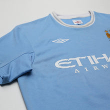 Load image into Gallery viewer, 2009/10 Tevez #32 Manchester City Vintage Umbro Home Football Shirt (L) 447
