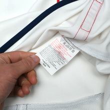 Load image into Gallery viewer, 2001/03 Beckham #7 England Vintage Umbro Home Greece Football Shirt (M)17
