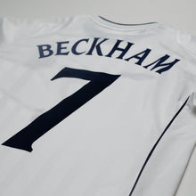 Load image into Gallery viewer, 2001/03 Beckham #7 England Vintage Umbro Home L/S Greece Football Shirt (M)
