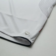 Load image into Gallery viewer, 2005/07 Beckham #7 England Vintage Umbro Home Football Shirt (L) WC 20067

