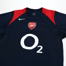 Load image into Gallery viewer, 2004/05 Arsenal Vintage Nike Total 90 Football Training Shirt Top (S)2
