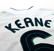Load image into Gallery viewer, 2002/03 KEANE #6 Ireland Vintage Umbro L/S Away Football Shirt (M)
