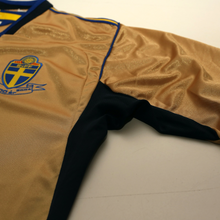 Load image into Gallery viewer, 2004/05 Ibrahimovic #10 Sweden Vintage Umbro Centenary Football Shirt (M/L)5
