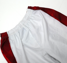 Load image into Gallery viewer, 1996/98 MANCHESTER UNITED Vintage Umbro Home Football Shorts (30 Waist)4
