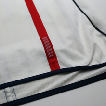 Load image into Gallery viewer, 2001/03 Beckham #7 England Vintage Umbro Home Greece Football Shirt (L)8
