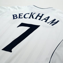 Load image into Gallery viewer, 2001/03 BECKHAM #7 England Vintage Umbro L/S Home Greece Football Shirt (L)13
