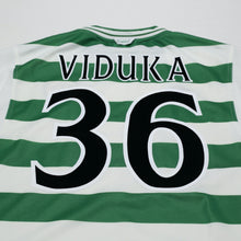Load image into Gallery viewer, 1999/01 Viduka #36 Celtic Vintage Umbro Home Football Shirt (M)10

