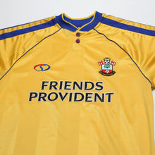Load image into Gallery viewer, 2002/04 Beattie #9 Southampton Vintage Saints Away Football Shirt (M)2
