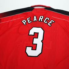 Load image into Gallery viewer, 1996/98 Pearce #3 Nottingham Forest Vintage Umbro Home Football Shirt (XL)10
