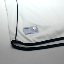 Load image into Gallery viewer, 2001/03 Beckham #7 England Vintage Umbro Home Greece Football Shirt (XL)7

